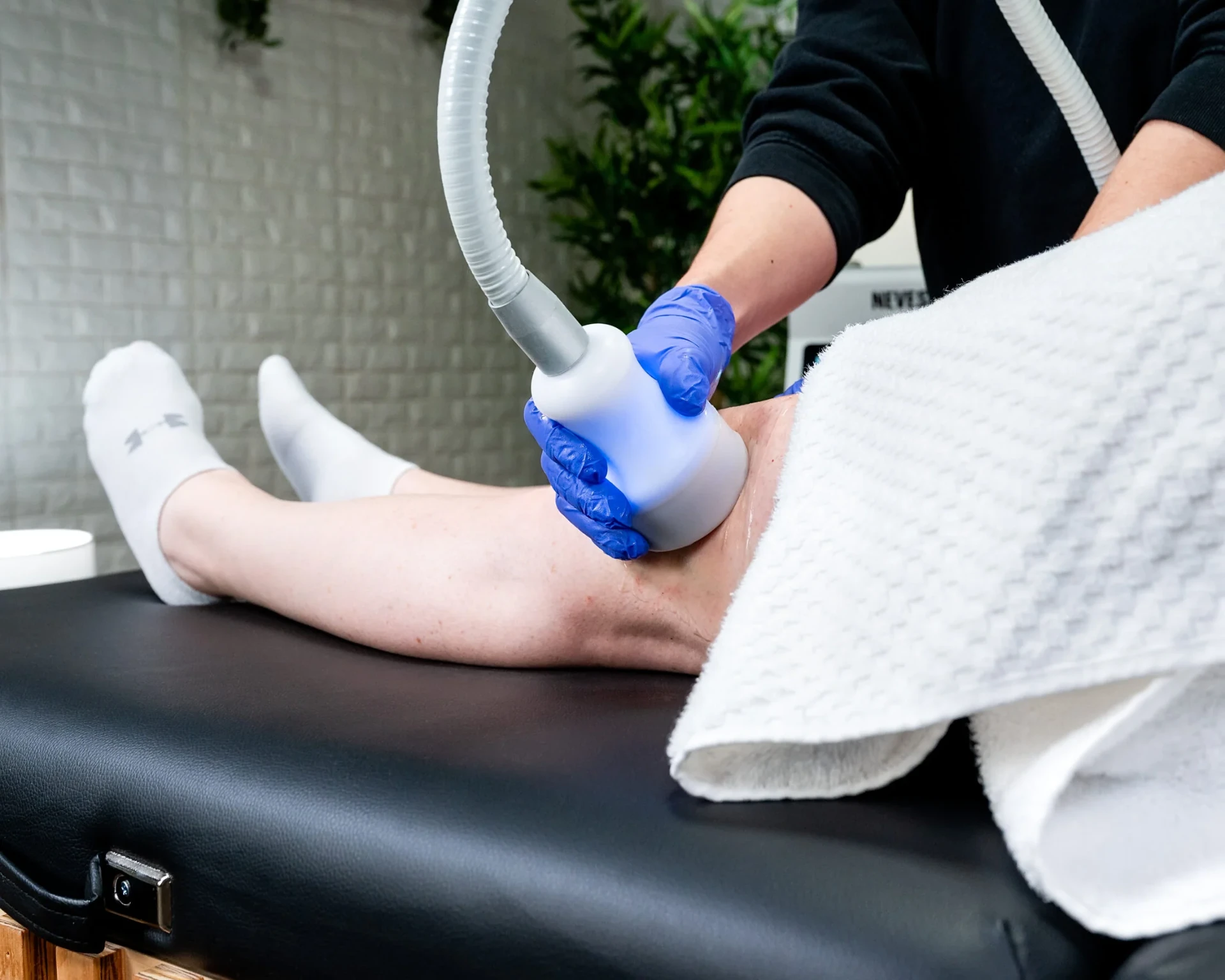 Localized cryotherapy targeted knee treatment at iCRYO Okatie-Bluffton