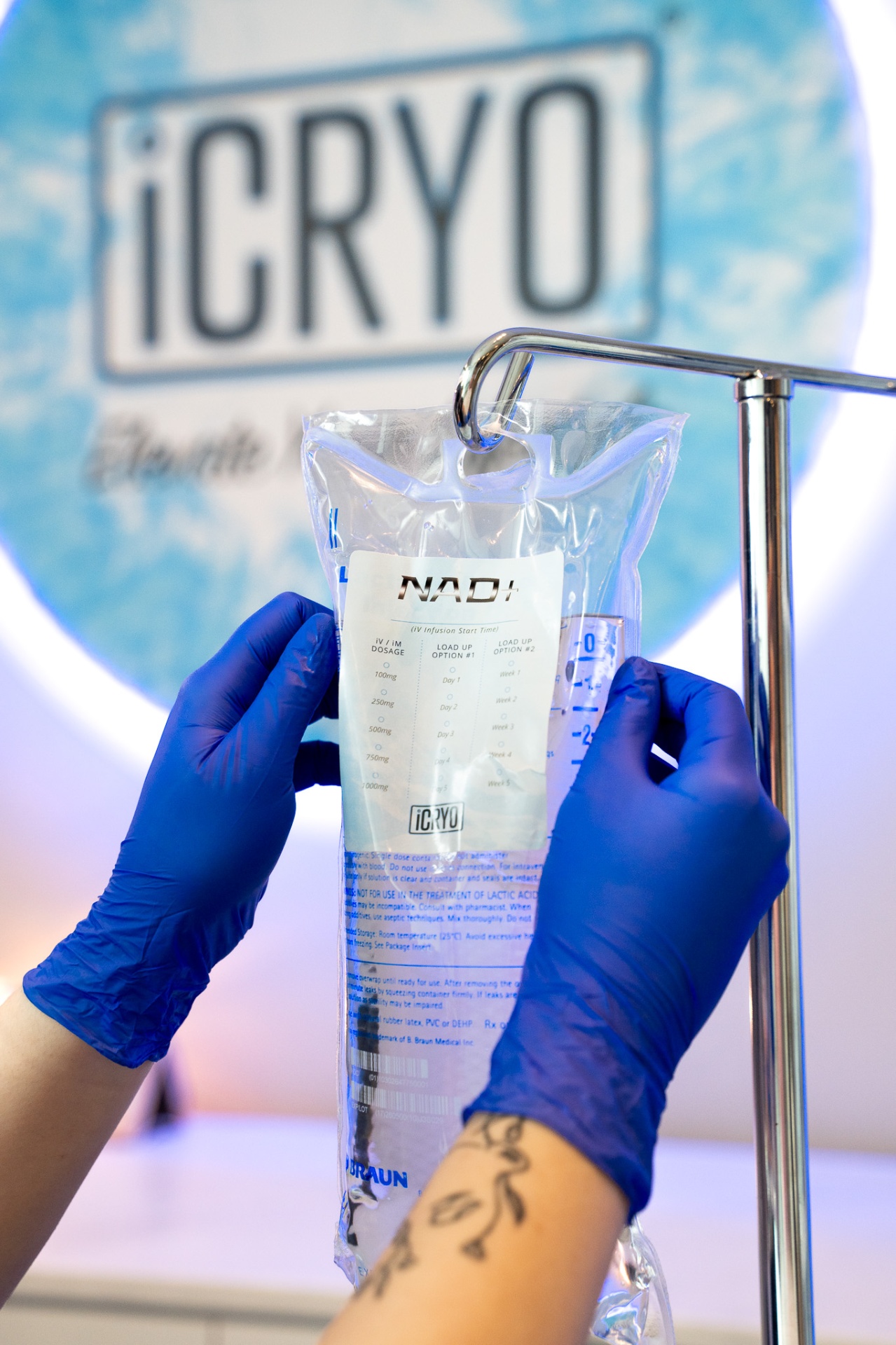 iCRYO Okatie-Bluffton NAD+ IV infusion bag with dosing chart