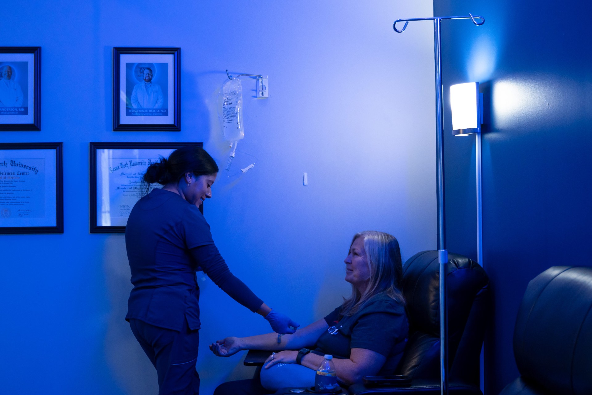 iCRYO Okatie-Bluffton guest receiving NAD+ therapy with RN supervision